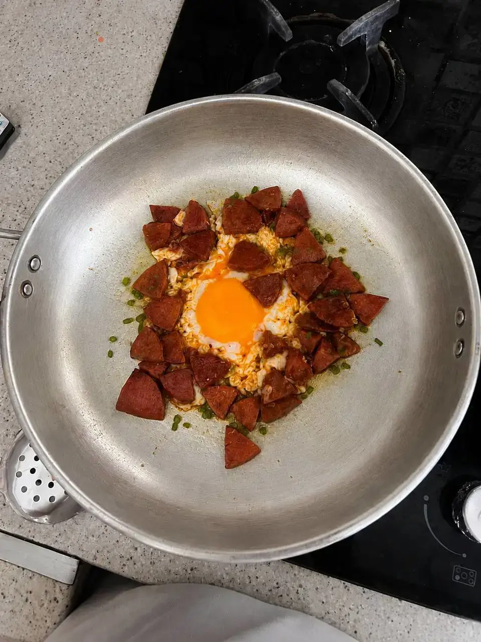 دستور پخت سوسیس تخم مرغ املتی